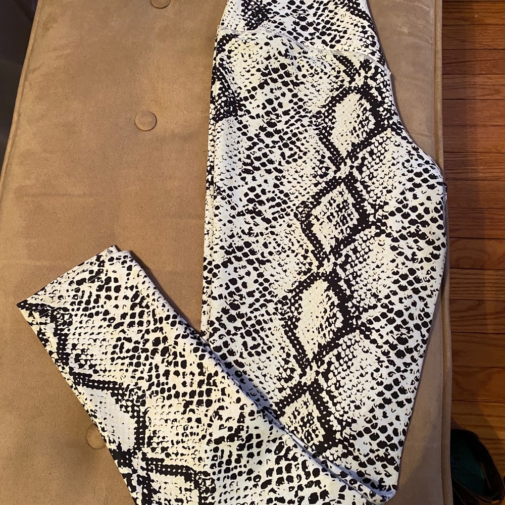 Balance athletica python leggings medium